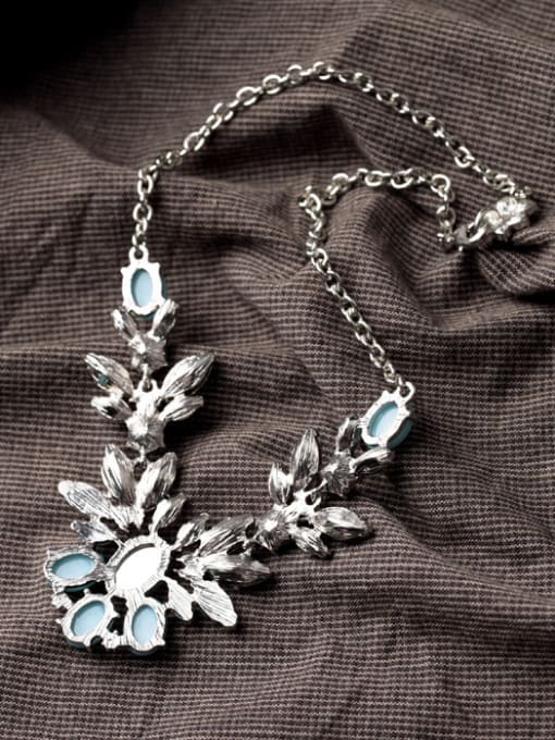 KM Fashion Flower Shaped Artificial Stones Alloy Necklace 3