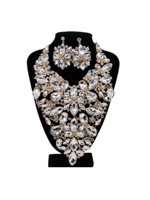 White Exaggerated Flower Glass Rhinestones Two Pieces Jewelry Set