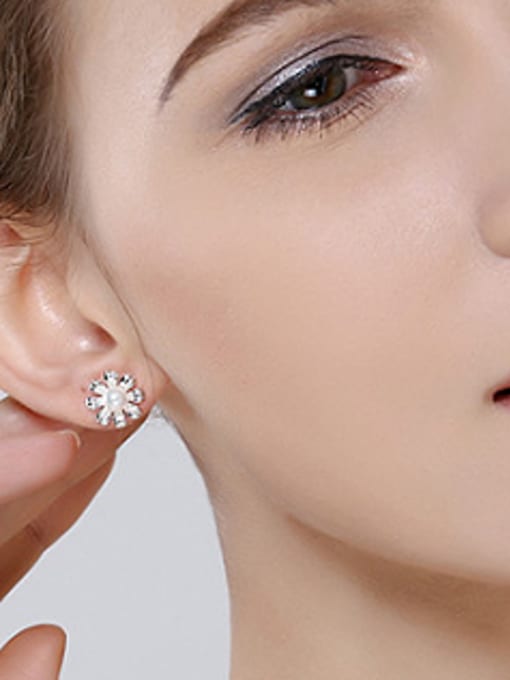 AI Fei Er Elegant Little Flower Imitation Pearl Copper Stud Earrings 1