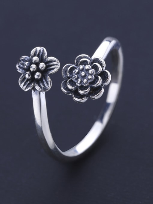 One Silver Vintage Style Flower Shaped Ring 2