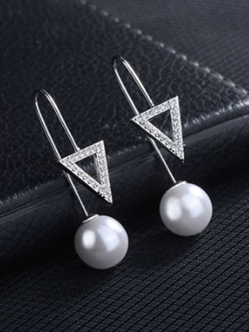 AI Fei Er Fashion Imitation Pearl Hollow Triangle Earrings 2
