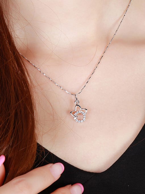 XP Copper Alloy White Gold Plated Simple Flower Zircon Necklace 1