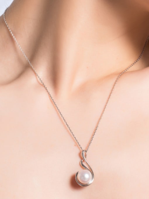 EVITA PERONI Fashion Freshwater Pearl Geometrical Necklace 1