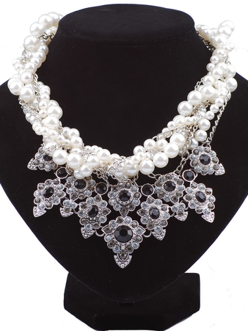 Qunqiu Exaggerated Luxury Imitation Pearls Cubic Rhinestones Alloy Necklace