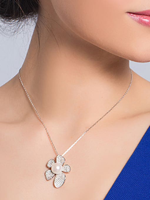 EVITA PERONI Freshwater Pearl Flowery Necklace 1