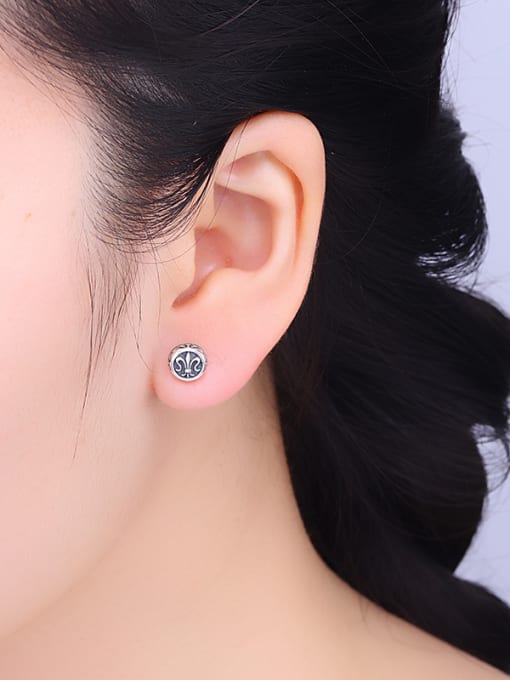 One Silver Unisex Retro Style 925 Silver stud Earring 1
