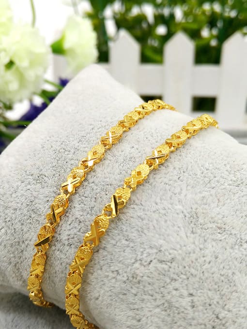 A Women All-match Gold Plated Heart Shaped Necklace
