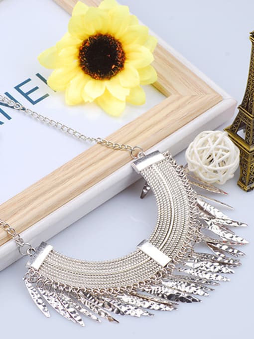 Qunqiu Exaggerated Arc shaped Tassels Pendant Alloy Necklace 2