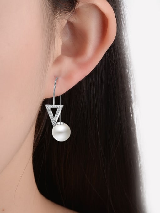 AI Fei Er Fashion Imitation Pearl Hollow Triangle Earrings 1