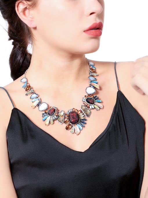 KM Fashion Shining Rhinestones Leaves-shape Necklace 1