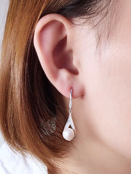 EVITA PERONI 2018 2018 Fashion Freshwater Pearl Water Drop shaped hook earring 1