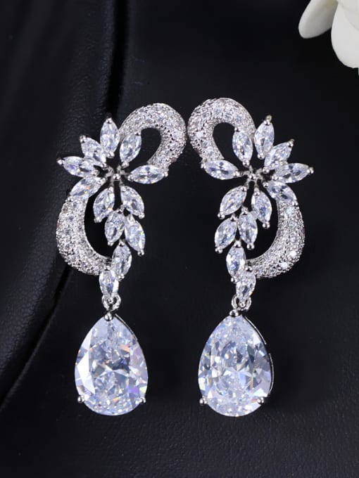 White Luxury Noble Copper Cluster earring