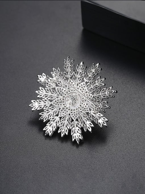 BLING SU Copper With White Gold Plated Fashion snowflake Brooches 3