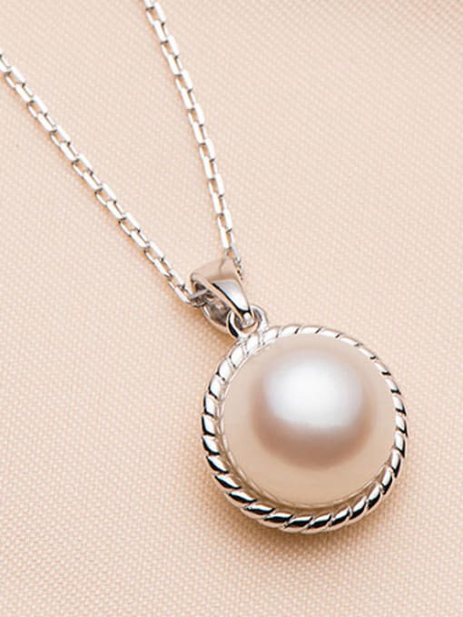 EVITA PERONI 2018 Freshwater Pearl Round Necklace 2