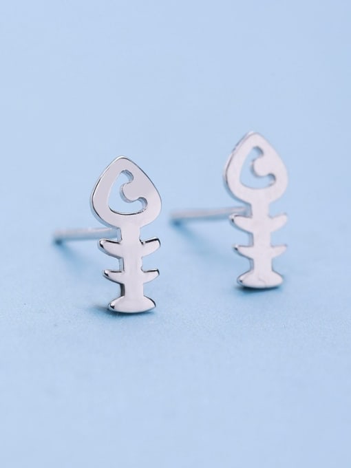 One Silver Exquisite Fishbone Shaped stud Earring 0