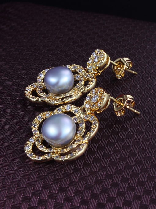 SANTIAGO Fashionable Artificial Pearl Flower Shaped Drop Earrings 1