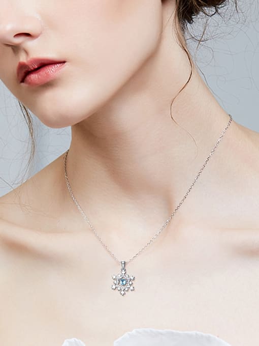 CEIDAI Fashion Cubic Rotational austrian Crystals Snowflake Pendant Copper Necklace 1