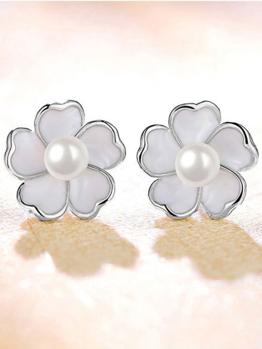 One Silver Temperament Flower Shaped Pearl stud Earring 2