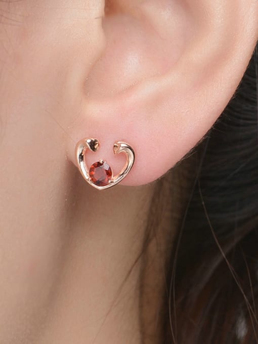 ZK Heart-shape Natural Garnet Small Stud Earrings 1