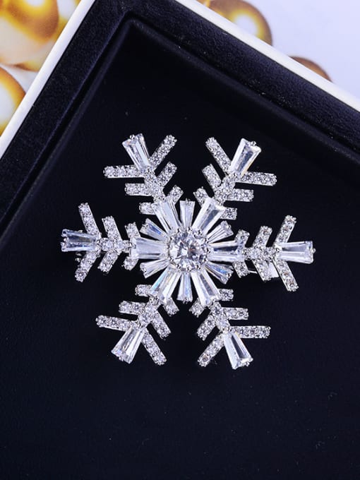 white Copper With  Cubic Zirconia Classic snowflake Brooches