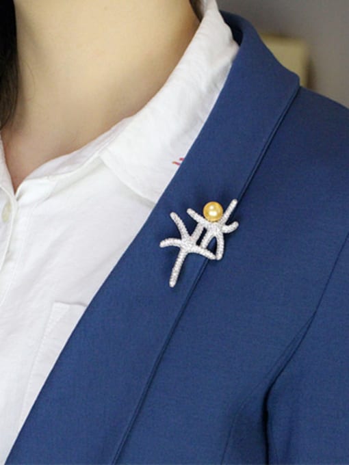 L.WIN Hand-Setting Zircons Personality Brooch 1