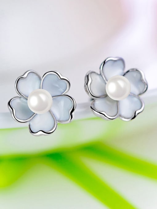 One Silver Temperament Flower Shaped Pearl stud Earring 3