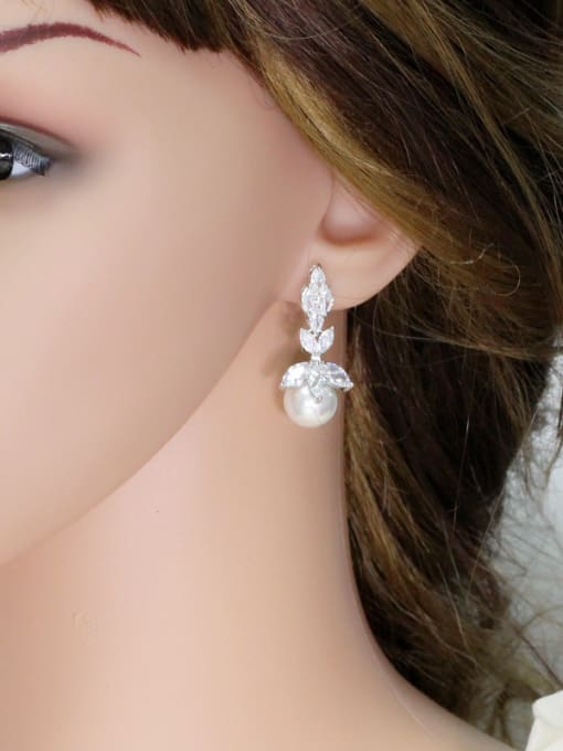 L.WIN Fashion Sweetly Lovely Flower-shape Shell Zircons Drop Earrings 1