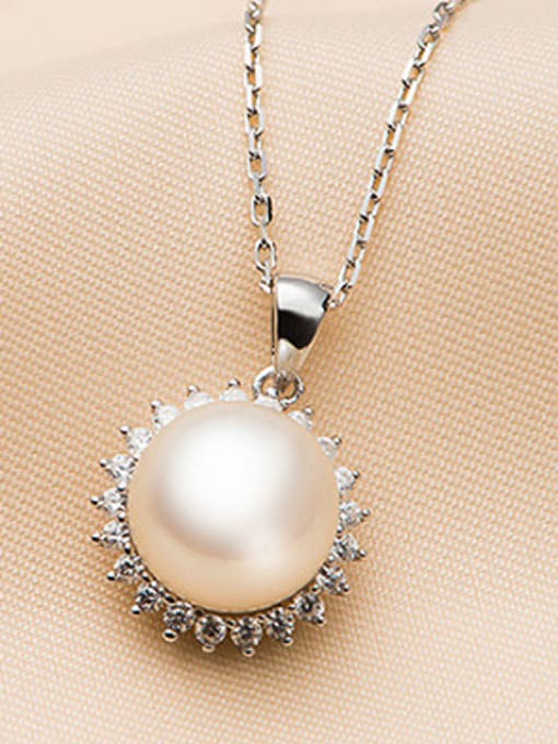 EVITA PERONI Fashion Freshwater Sun-shaped Necklace 2