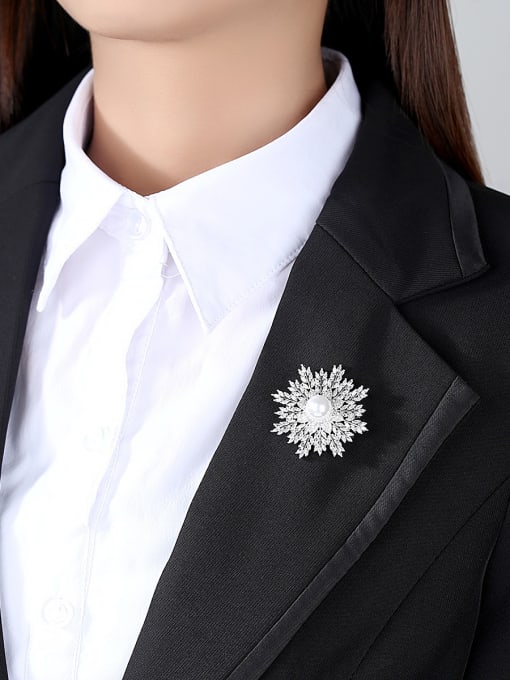 BLING SU Copper With White Gold Plated Fashion snowflake Brooches 1