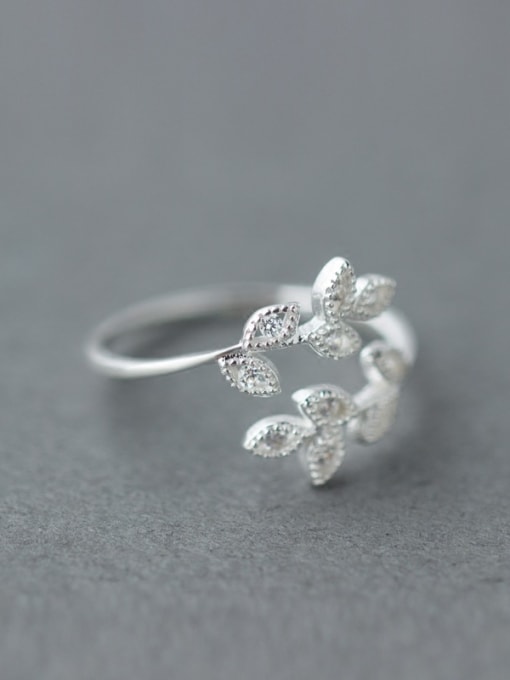 Rosh Temperament Open Design Leaf Shaped Rhinestone Ring 1