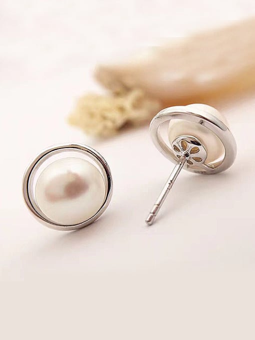 EVITA PERONI 2018 Freshwater Pearl Round stud Earring 1