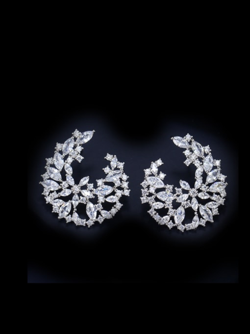 L.WIN Moon Shaped Zircon Stud Cluster earring 2