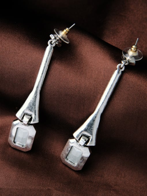 KM Elegant and Retro Rhinestones drop earring 2