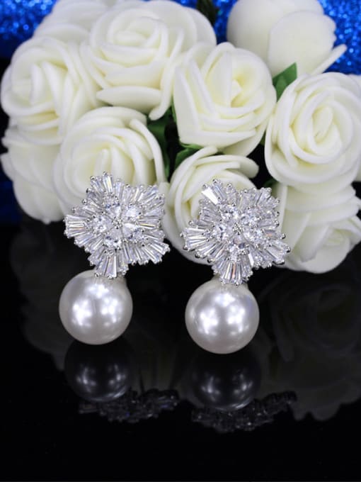 L.WIN Snowflake Shell Pearls Cluster earring 3