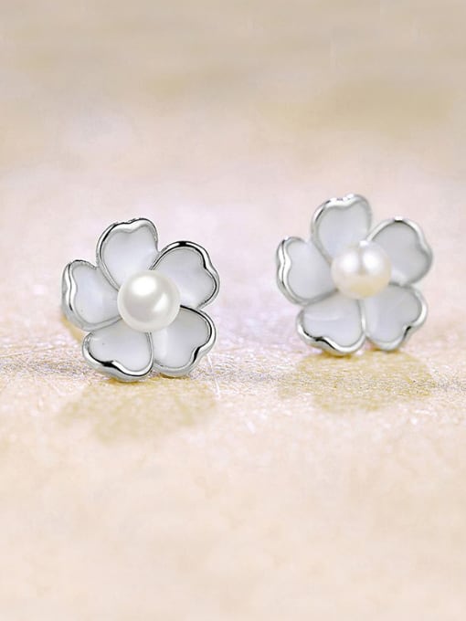 One Silver Temperament Flower Shaped Pearl stud Earring 0