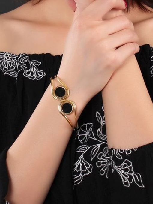 Golden Exquisite Gold Plated Geometric Shaped Glue Bangle