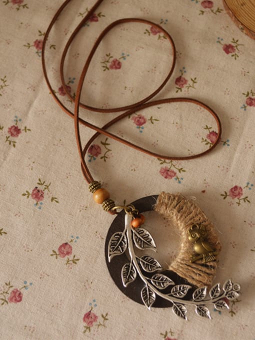 Dandelion Wooden Round Shaped Leaf Necklace 2