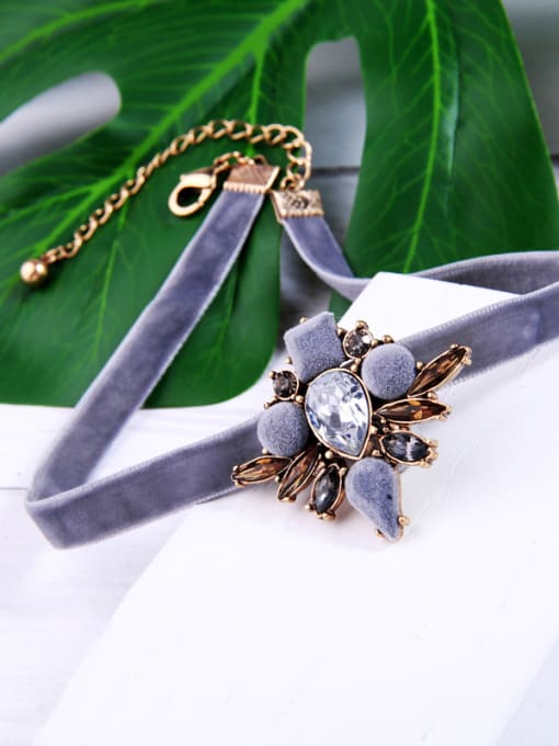 KM Elegant Flower Accessories Rhinestones Women Fashion Choker 2