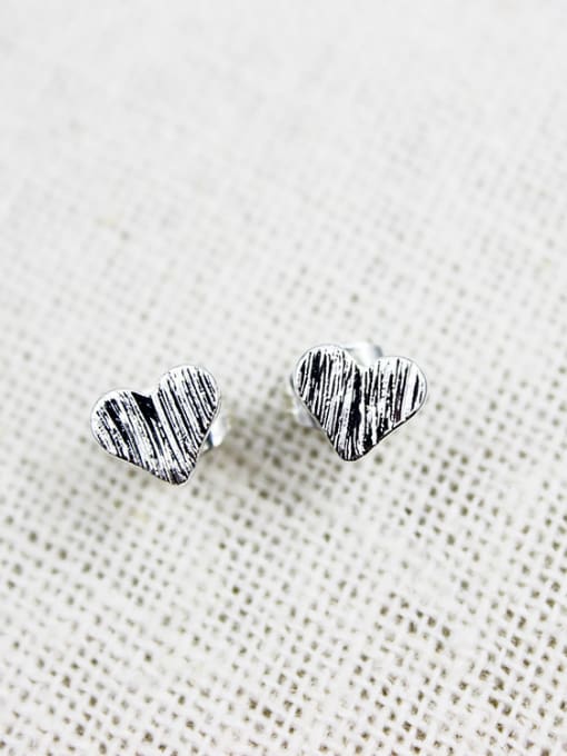 A Creative Twill Design Heart Shaped Earrings