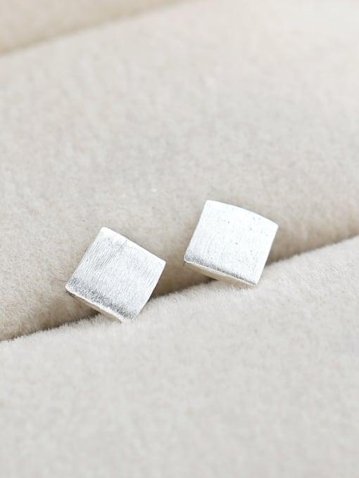 kwan Lovely Small Square Simple Stud Earrings 2