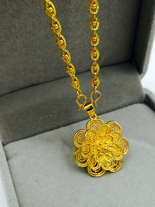 B Luxury Women Flower Shaped Necklace