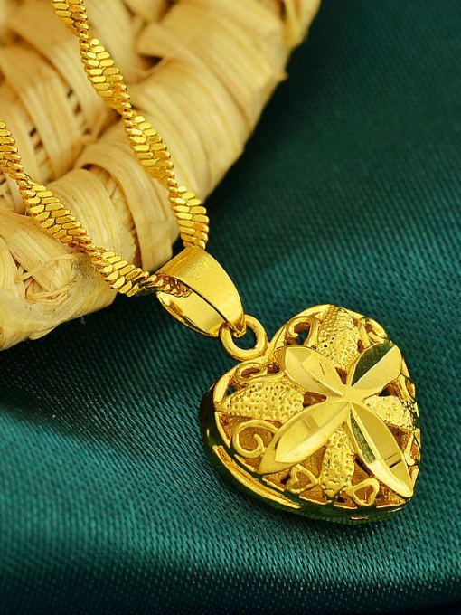 golden Women Exquisite Heart Shaped Necklace