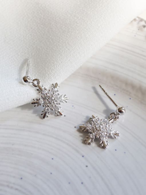 DAKA Fashion Cubic Zircon-studded Snowflake Silver Stud Earrings 3