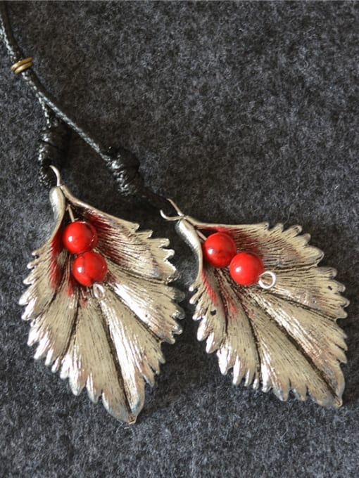 Dandelion Vintage Leaf Shaped Red Beads Necklace 1