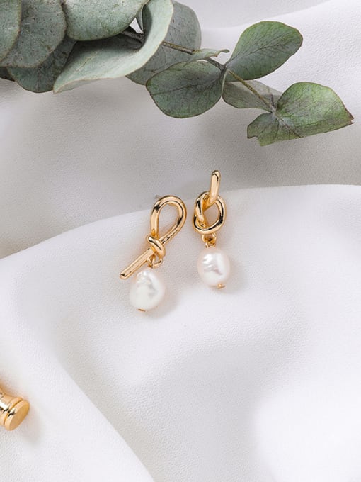 gold Alloy With 18k Gold Plated Fashion  Imitation Pearl Earrings