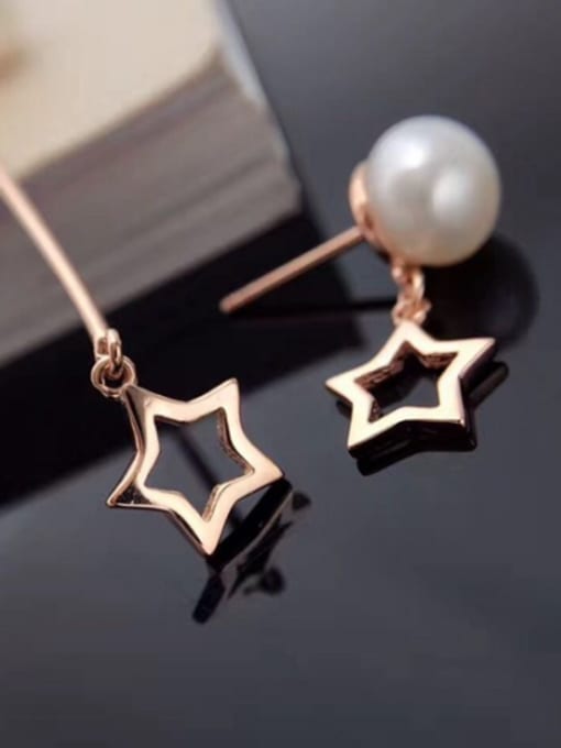 EVITA PERONI Freshwater Pearl Asymmetrical Star threader earring 1