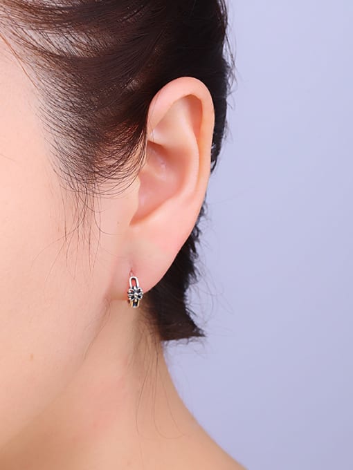 One Silver Thai Sliver Flower Shaped Clip Earrings 1