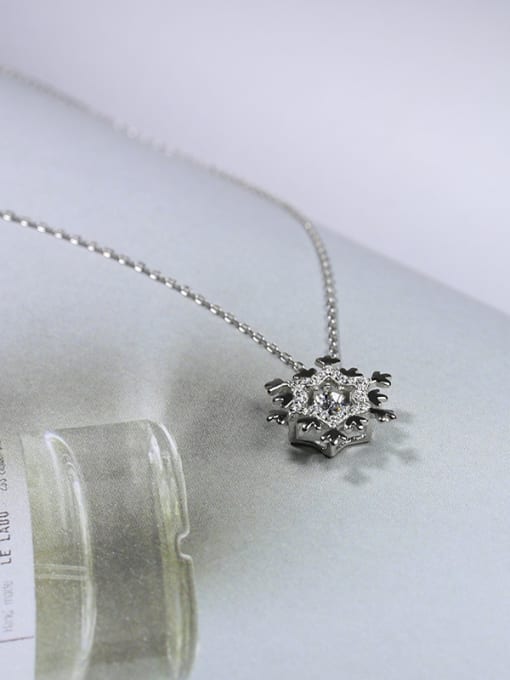 Peng Yuan Exquisite Rotatable Zircon Snowflake Pendant 925 Silver Necklace 3