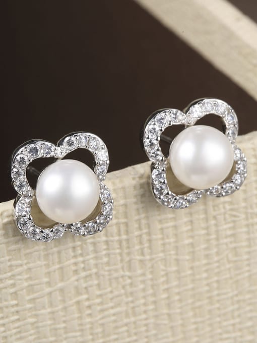 One Silver Elegant Freshwater Pearl Shiny Zirconias Flower 925 Silver Stud Earrings 2