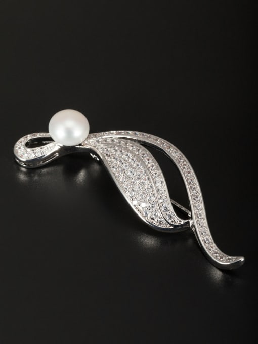 YIDA  A Platinum Plated Copper Stylish Pearl Lapel Pins & Brooche Of 0